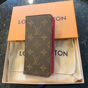 Louis Vuitton folio